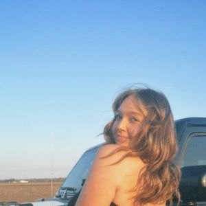 Meet your Posher, Ella